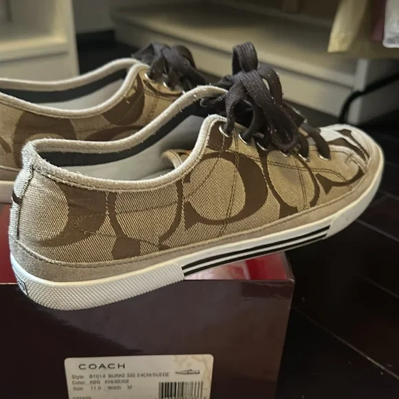 My husbands coach sneakers from back in the day! Few years old. VERY good cond. - Picture 6 of 10